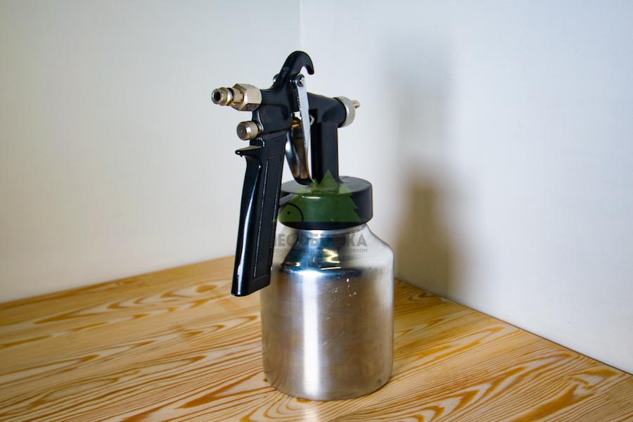 воздушный краскопульт для окрашивания древесины