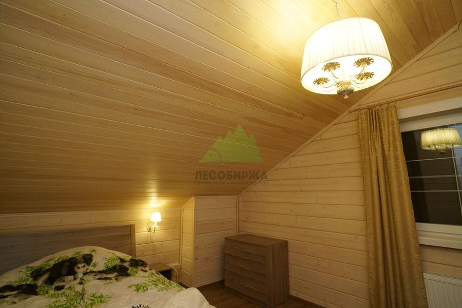 Вагонка сорт Экстра на потолке мансарды