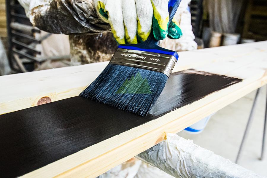 Покраска доски пола