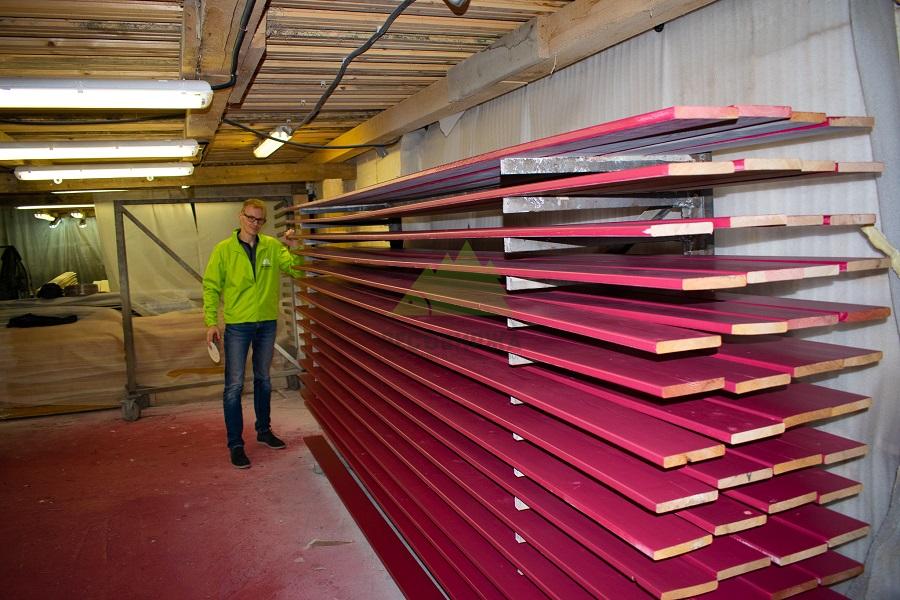 Крашенные панели в цехе с прокраской шип-паз