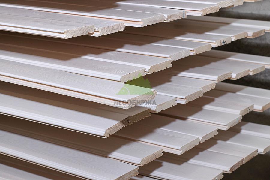 Вагонка крашеная на производстве