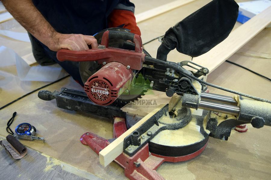 распил деревянных панелей