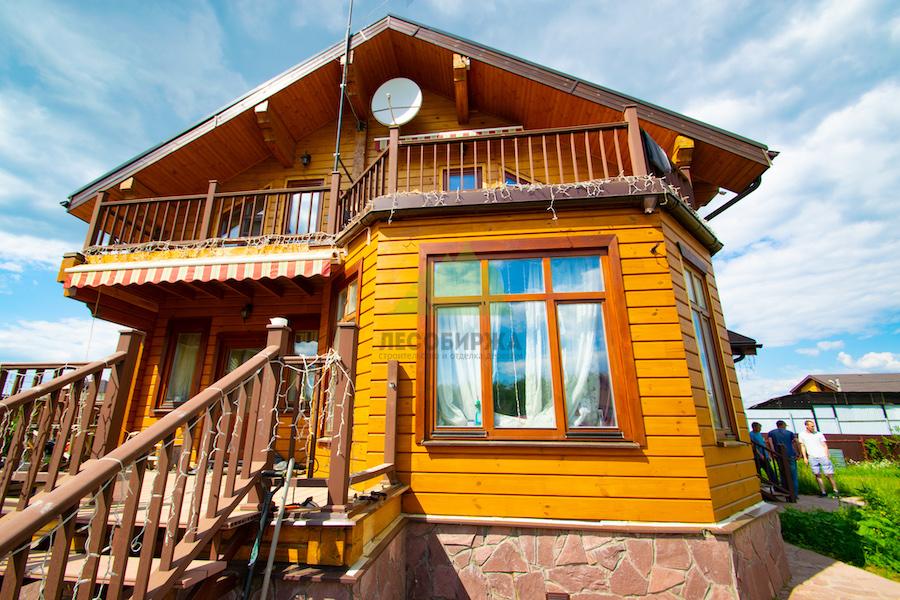 дом отделанный имитацией бруса