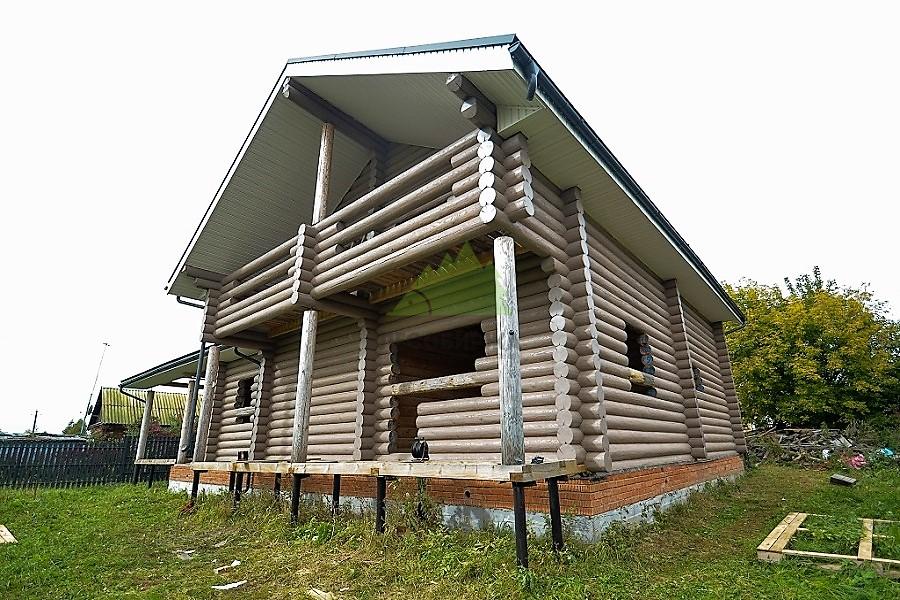 Покраска бревна маслом