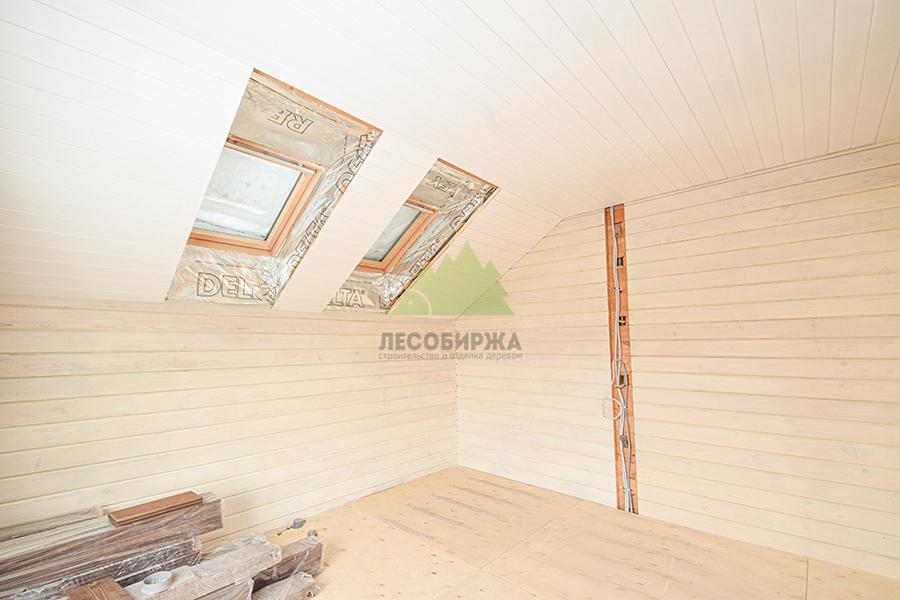 мансарда отделанная белой вагонкой
