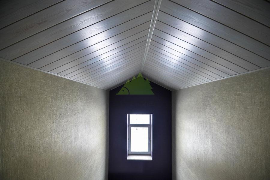 Вагонка из лиственницы на мансарде