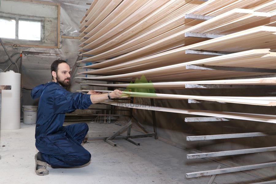 Сушка свежепокрашенной вагонки