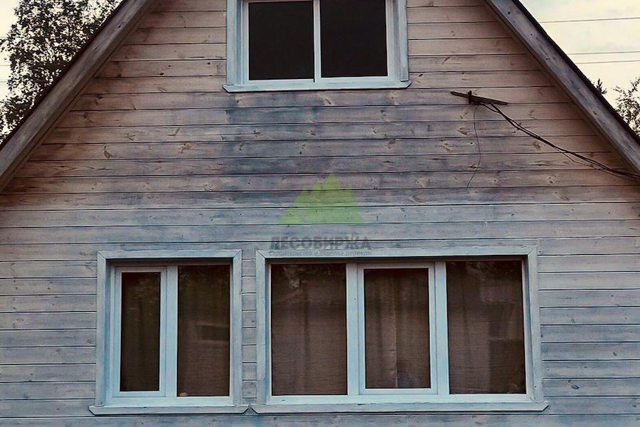 выцветший фасад дома