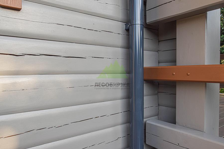 Трещины на брусе