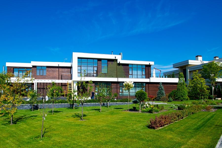 Планкен в комбинированной отделке фасада