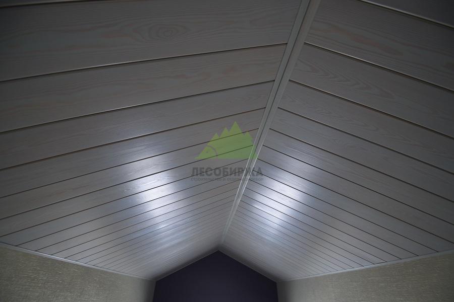 Вагонка из лиственницы на мансарде