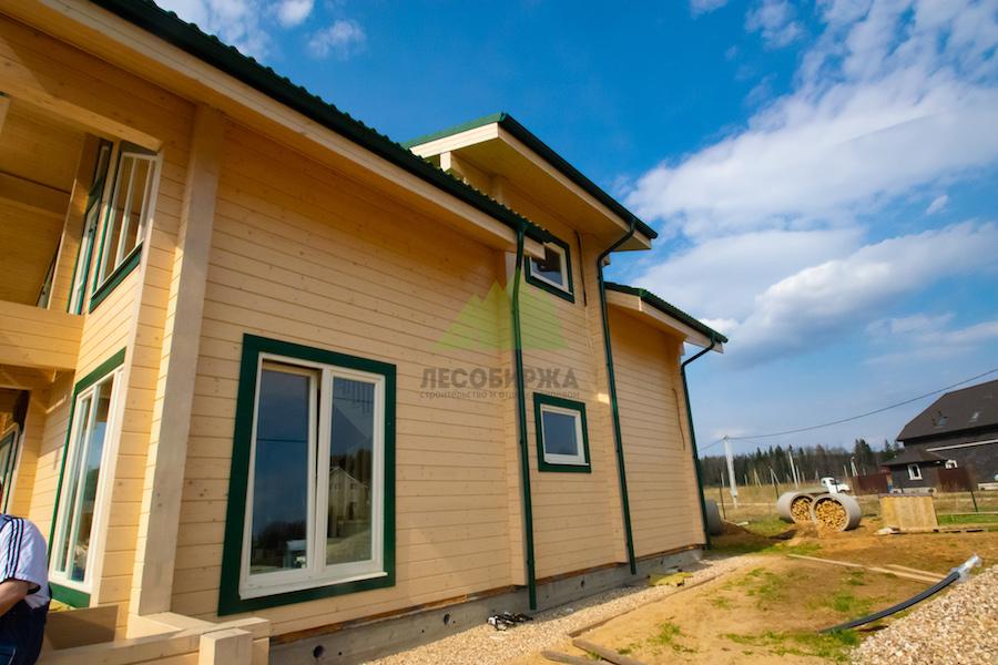 фасад дома покрашенный специалистами компании лесобиржа