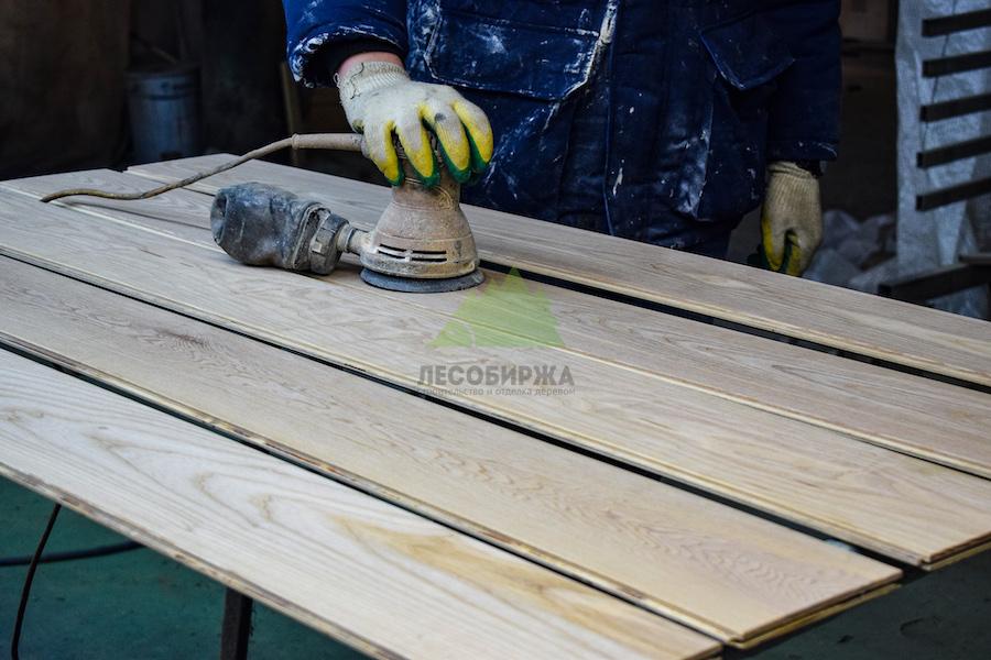 проход шлифовальной машинкой