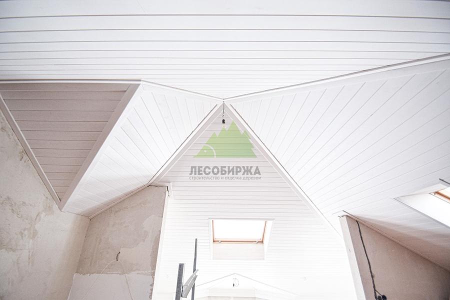 отделка сложного потолка вагонкой