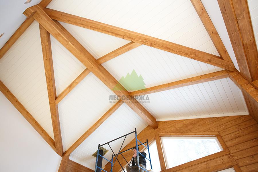 Вагонка в комбинации с фальшбалками на мансарде