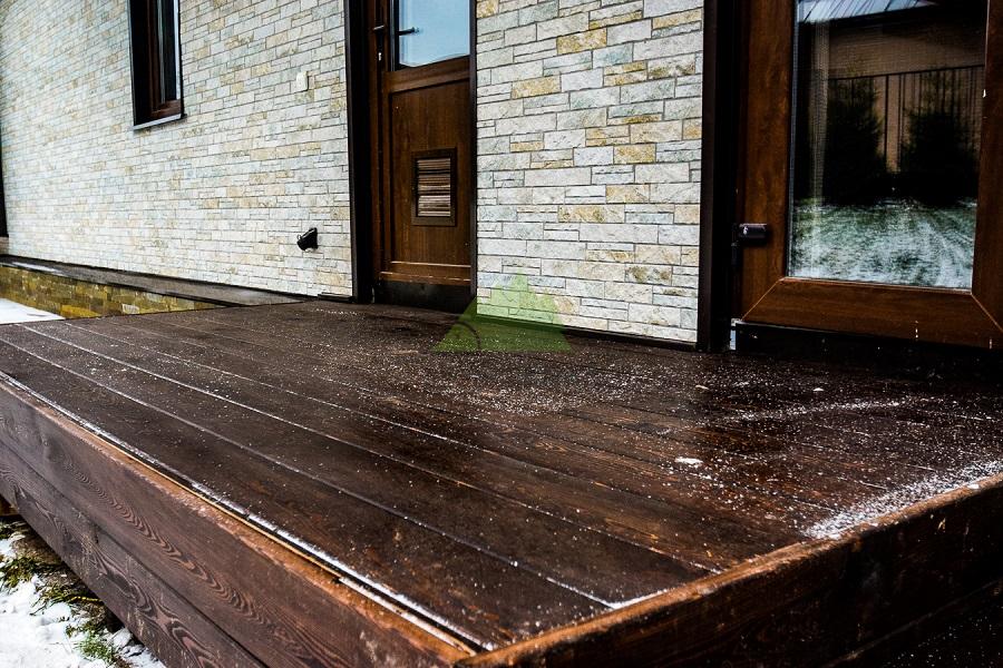 Крыльцо покрашнное маслом Renner