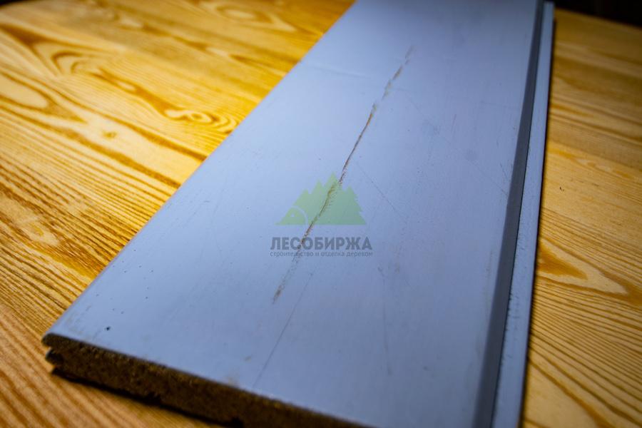 попытка скрыть низкий сорт древесины под укрывной краской
