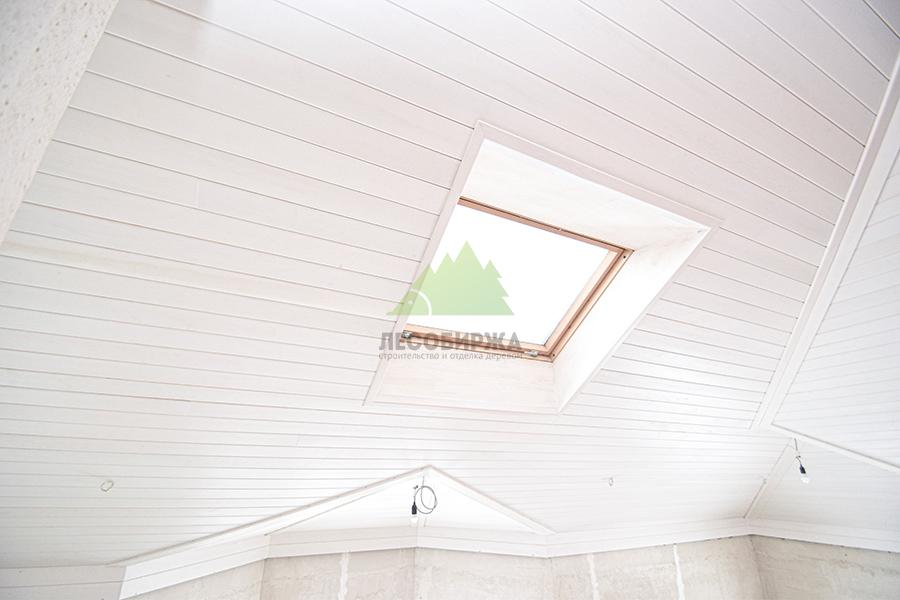 Потолок из белой вагонки
