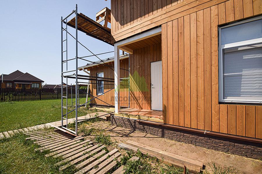 Фасад из дерева в низком сорте Фасад из дерева в низком сорте