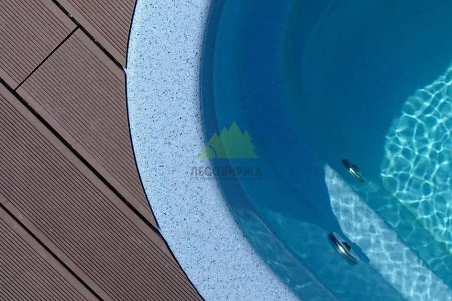 dpk-doska-cm-decking-vozle-bassejna.jpg