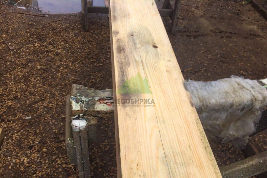 строганная доска с плесенью