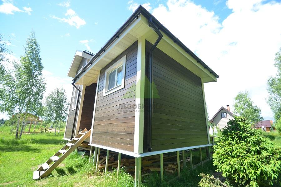 Каркасный дом с фасадом из планкена Каркасный дом с фасадом из планкена