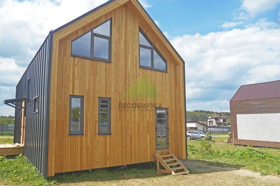 Барнхаус с вертикальной отделкой