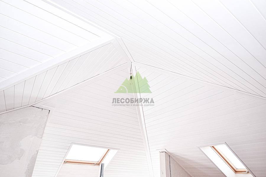 Потолок на мансарде