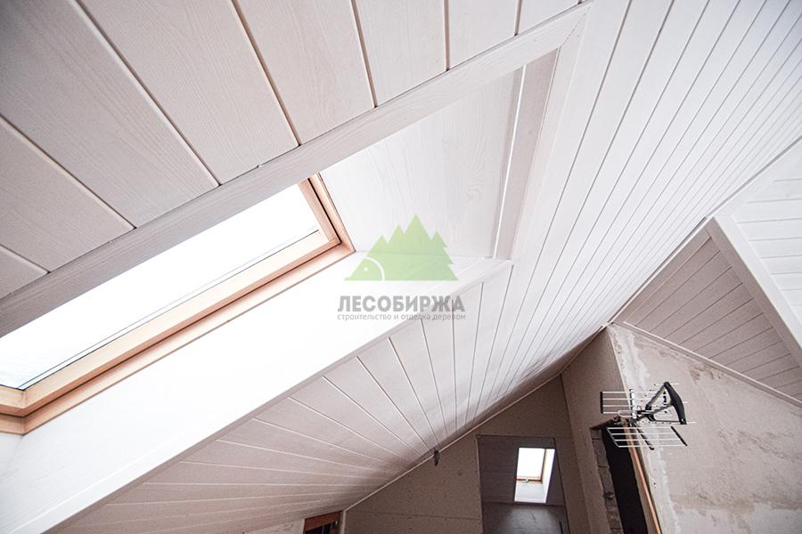 Вагонка штиль покрытая белой укрывной краской