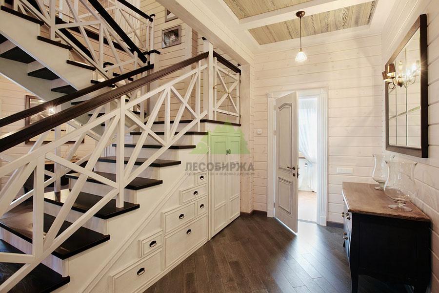 Имитация бруса в прихожей