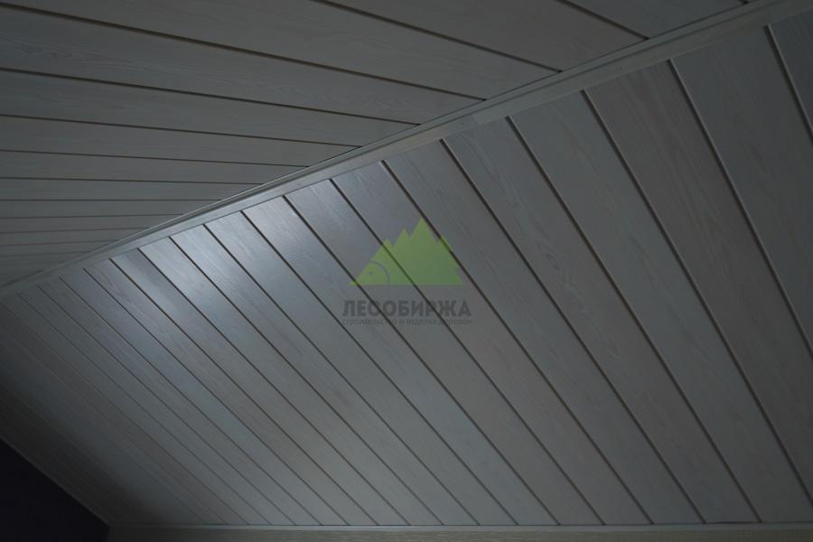 Вагонка из лиственницы под полупрозрачным лаком