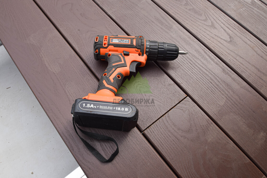 терраса из термоясеня