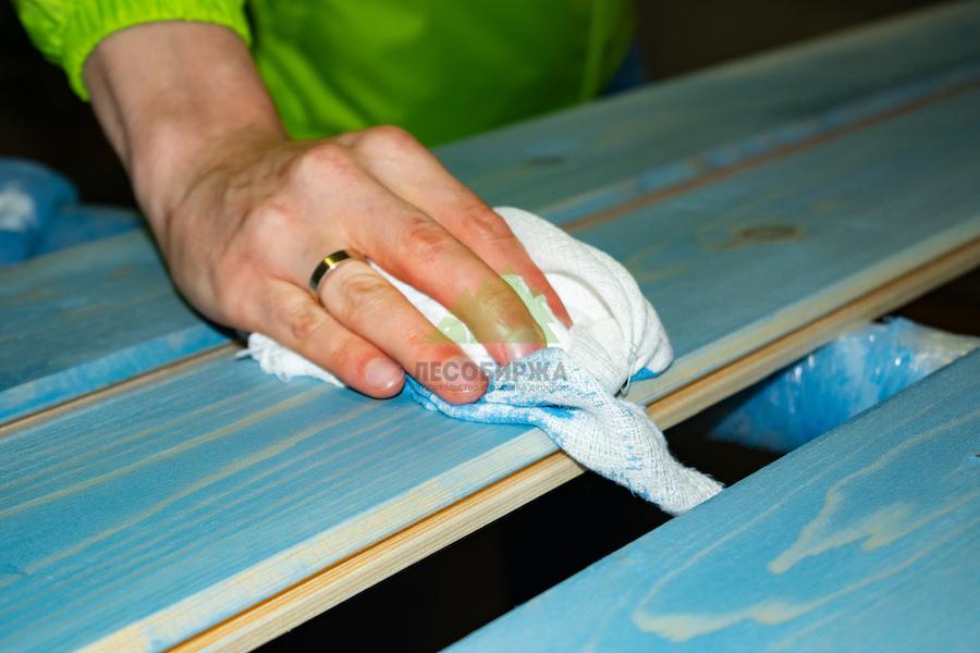 снятие излишек краски ветошью