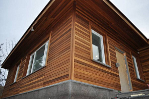 Установка вагонки на фасад дома: разбор типичных проблем в климате Петербурга