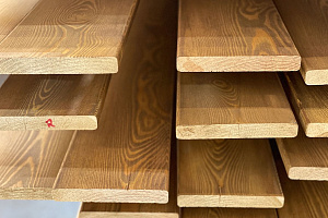 Террасная доска сорт С: какие сучки допустимы, а какие — повод отказаться от партии