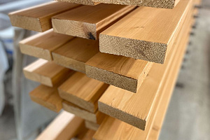 Террасная и палубная доска из лиственницы в сорте ЭКСТРА для частного дома и коммерческих объектов