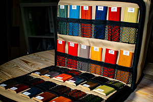 Выбрать нужный оттенок для дерева: почему шлифовка и влажность важнее, чем “красивый каталог”