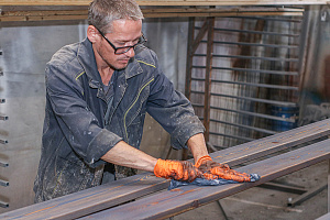 Краска или масло для дерева? Пошаговый алгоритм выбора для хозяина дома