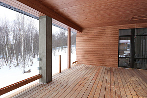 Что нужно знать при монтаже террасной доски из лиственницы: скрытый крепёж, зазоры, лаги