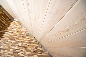 Вагонка из лиственницы внутри дома — монтаж на скрытый крепёж и ровный шов