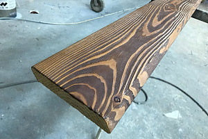 Фасад под старину, который не стареет: технология брашировки планкена